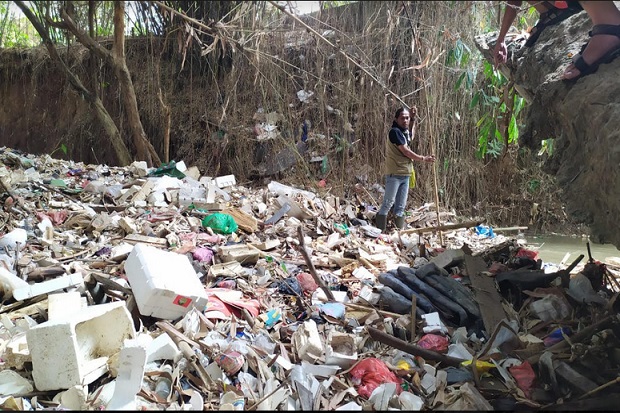 Bersihkan Sampah di...