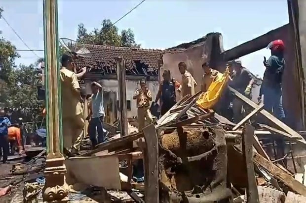 Kebakaran 3 Rumah di...