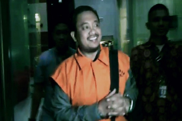 KPK Tahan Asisten Pribadi...