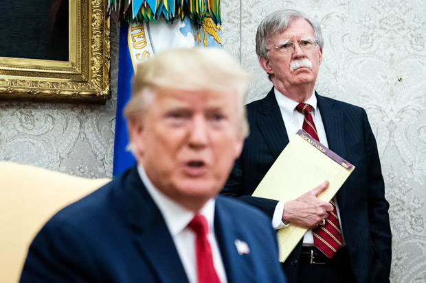 Trump Pecat Penasihat...