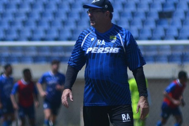 Persib Hadapi Laga Berat...