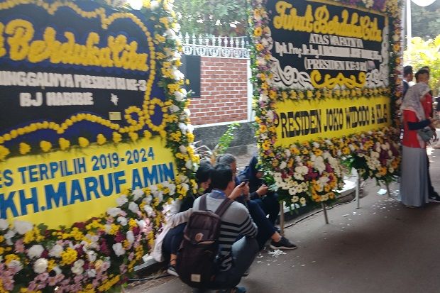 Ribuan Karangan Bunga...