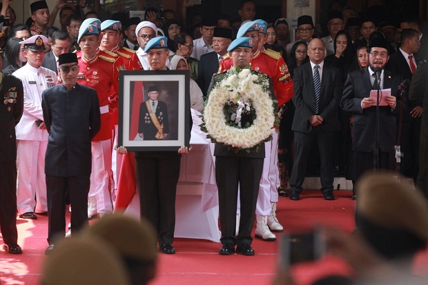 Jenazah BJ Habibie Diserahkan...