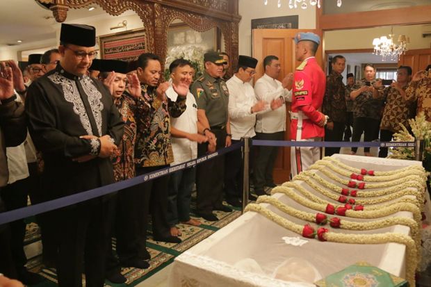 Anies Ajak Ibu dan Keluarga...