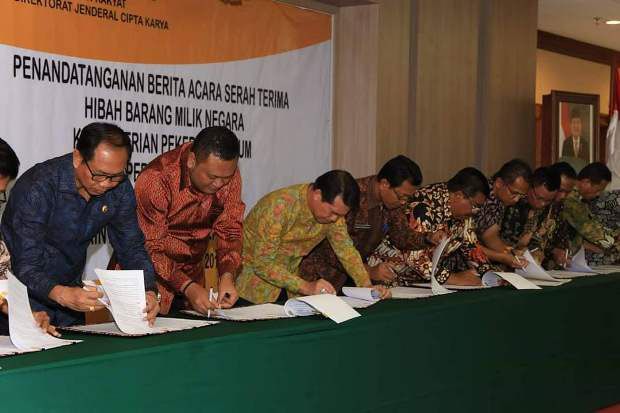 Bupati Klungkung Tandatangani...