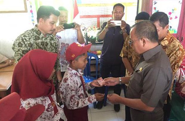 Pastikan Identitas Anak...