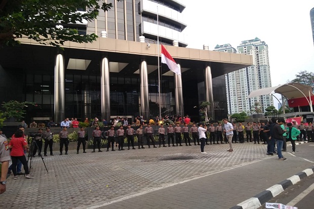Pascakericuhan, Situasi...