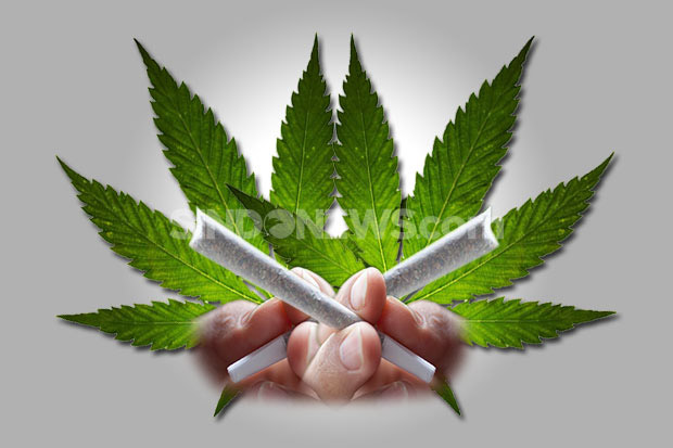Isap Ganja di Restoran...