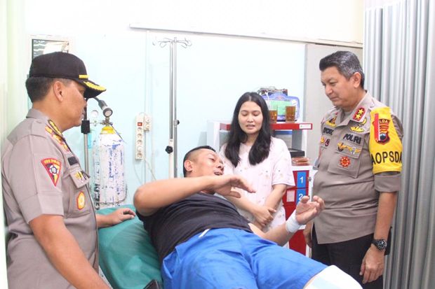 Kapolda Jateng Jenguk...