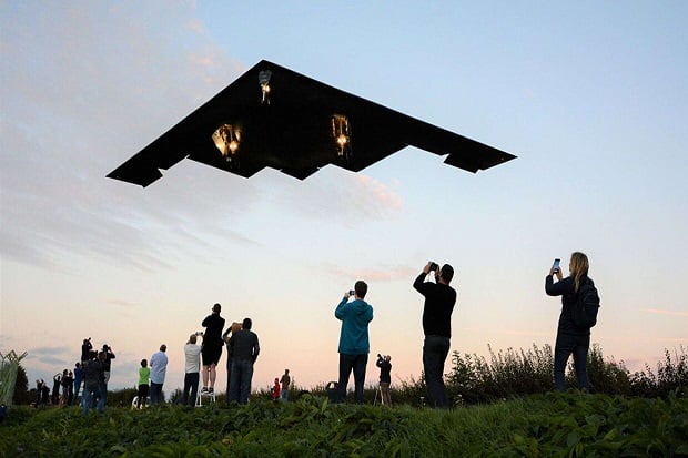 Bomber Siluman B-2 AS...