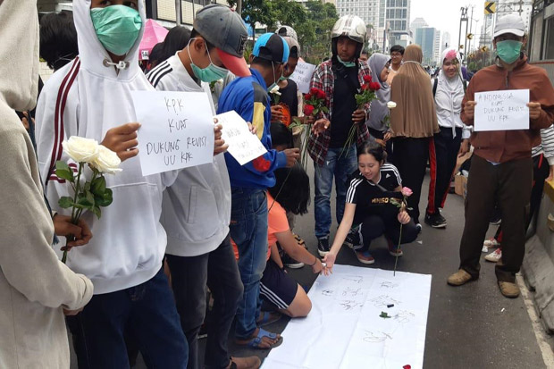 Dukung Revisi UU KPK,...