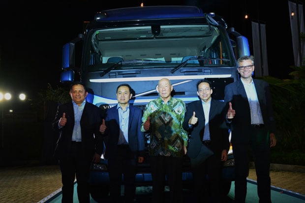 Volvo Trucks Hadirkan...