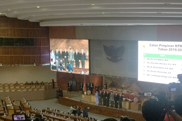 DPR Sahkan Irjen Firli...
