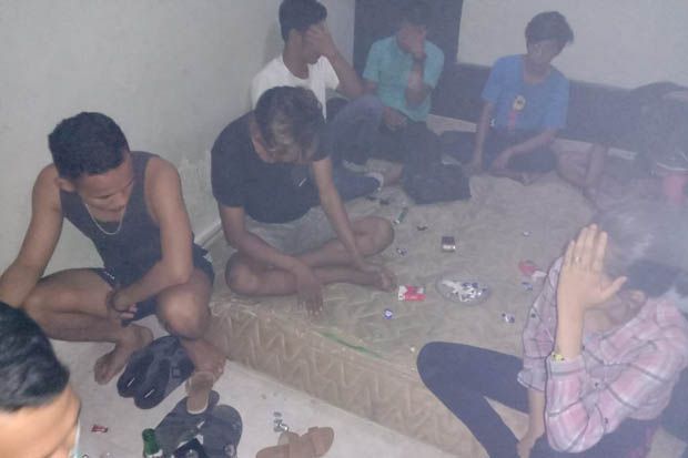 Pesta Miras di Kosan,...