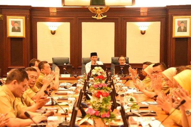 Gubernur Jabar Pimpin...