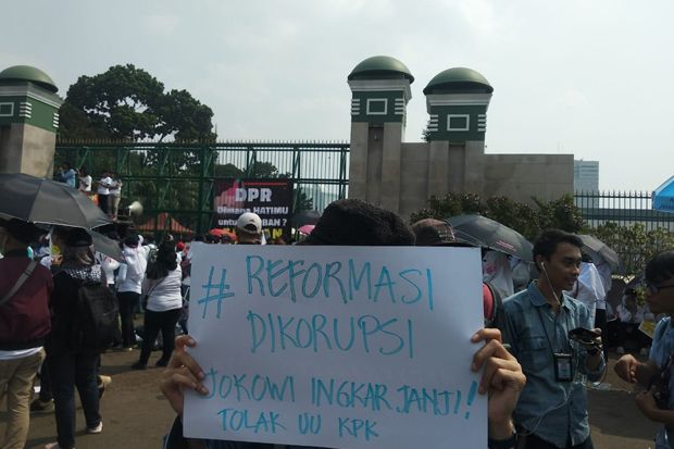 Revisi UU KPK Disahkan,...