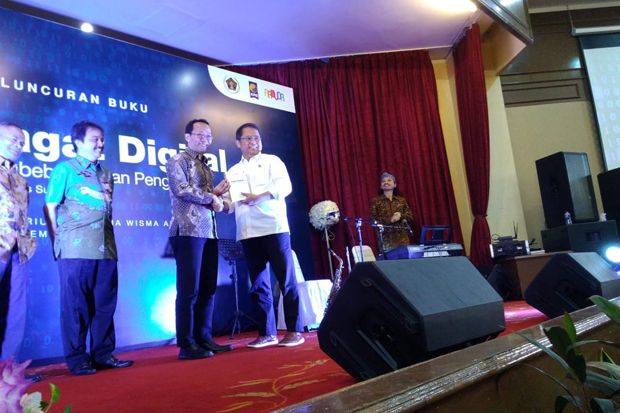 Lewat Buku, Agus Sudibyo...