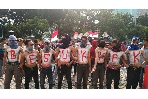 Ratusan Aktivis Gelar...