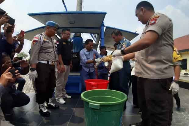 Polres Bintan Musnahkan...