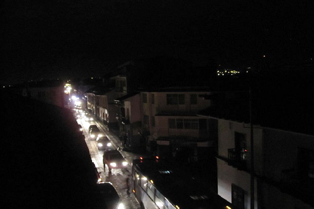 Blackout Hantam Empat...