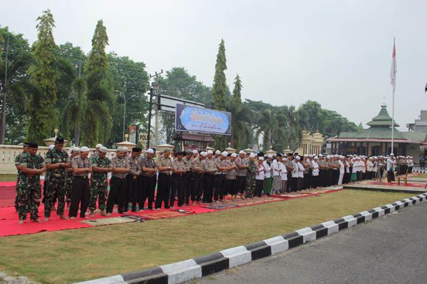 Warga dan Anggota TNI-Polri...