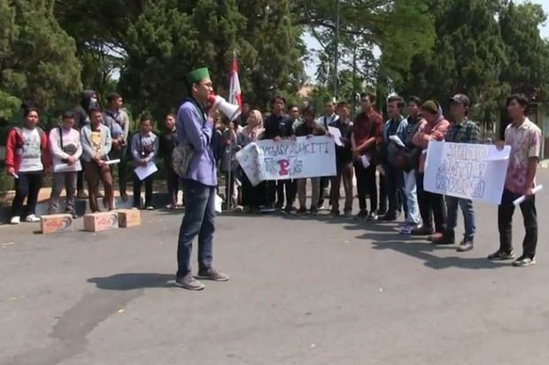 Tolak Revisi UU KPK,...