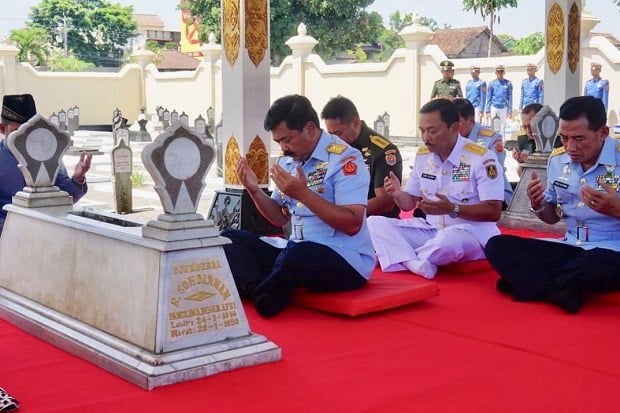 Panglima TNI Ziarah...