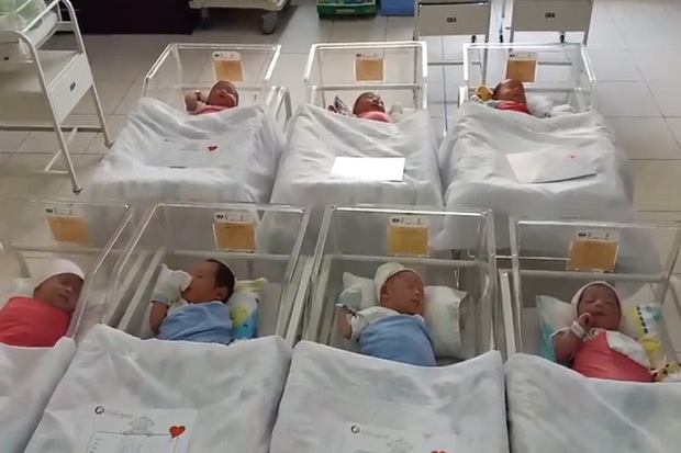 9 Bayi Ini Lahir di...