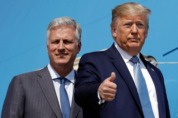 Trump Tunjuk Kepala...