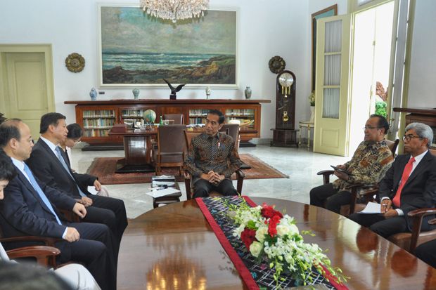 Datang ke Istana, Perwakilan...