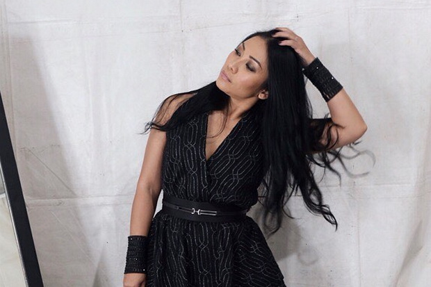 Lagu Anggun Terus Merangsek...