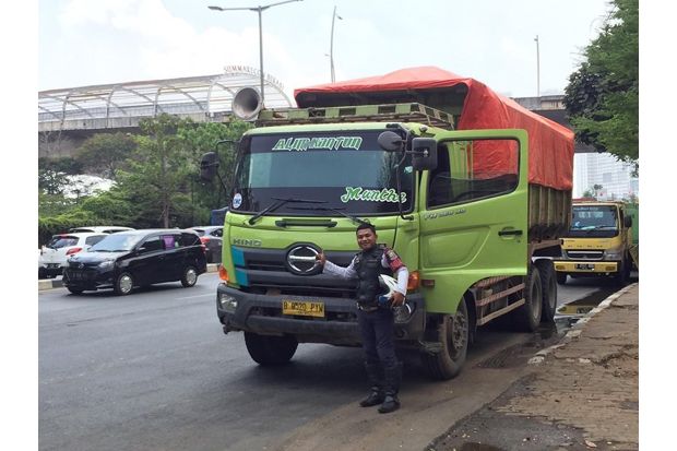 Langgar Aturan Jam Operasional,...