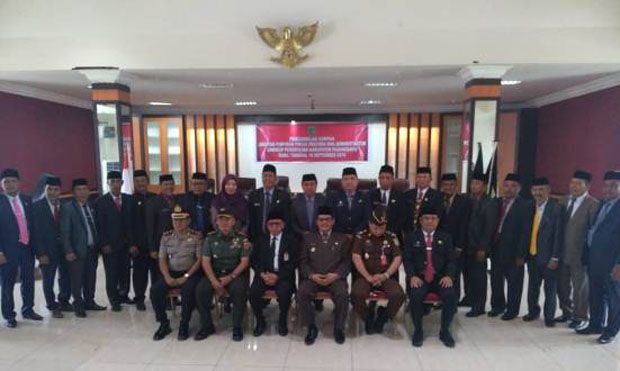 Pimpinan Kominfo Pers...