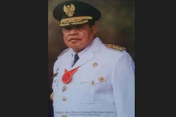 Mantan Gubernur Abraham...