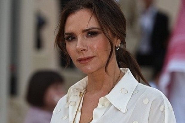 Victoria Beckham Kenalkan...