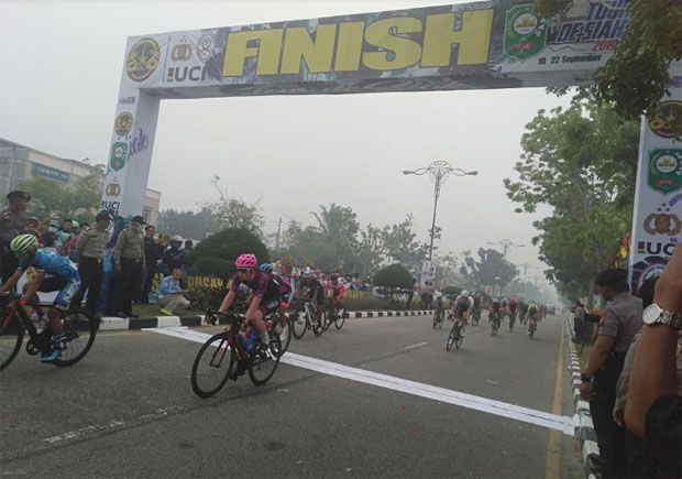 Terganggu Kabut Asap,...