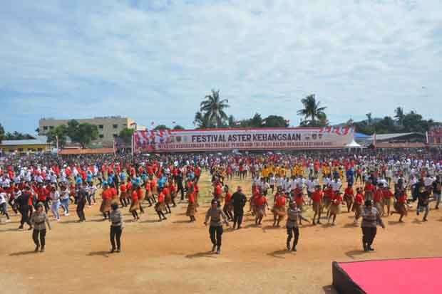 Ribuan Orang Hadiri...