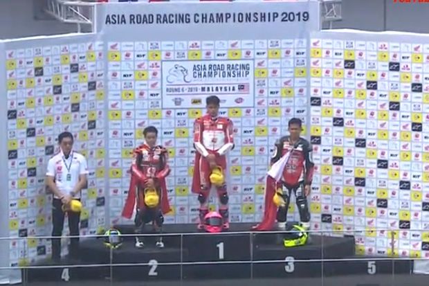 Pembalap AHRT Irfan...