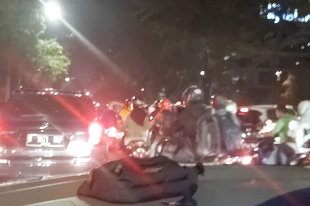 Ratusan Mobil Angkutan...