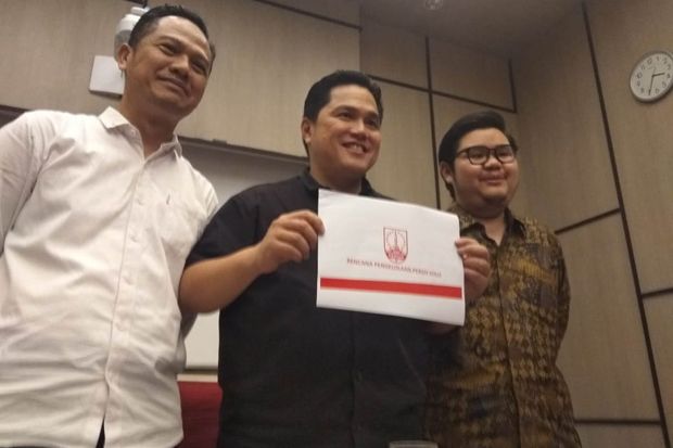 Ambil Alih Persis Solo,...