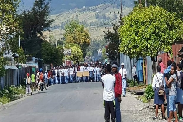 Kerusuhan Pecah di Kota...