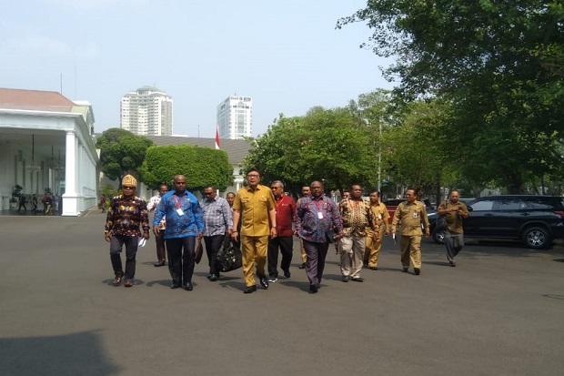 Mendagri Boyong Pimpinan...