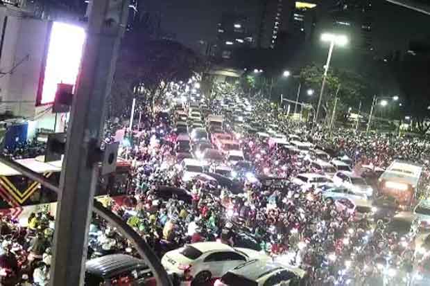 Lalu Lintas di Tugu...