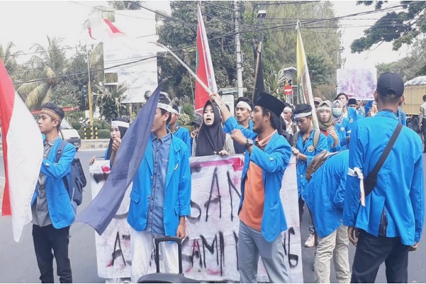 Mahasiswa di Lombok...