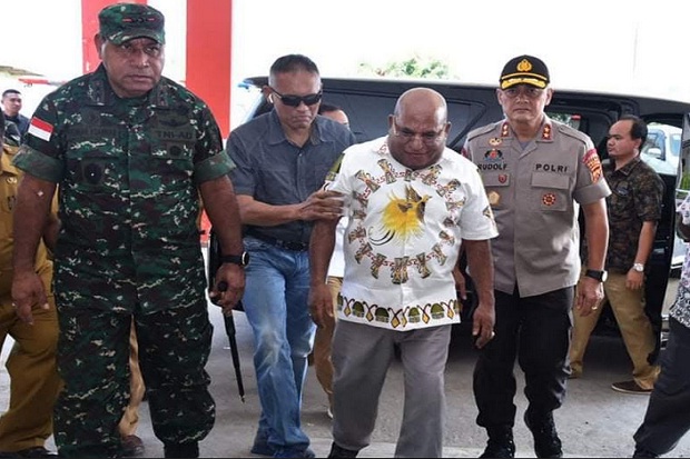 Personel Brimob Diserang...