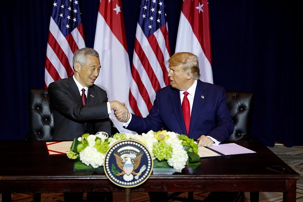 Singapura Perpanjang...