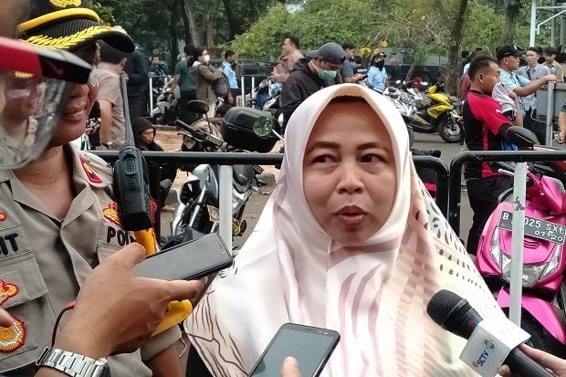 Ibu Pelajar Penyerang...