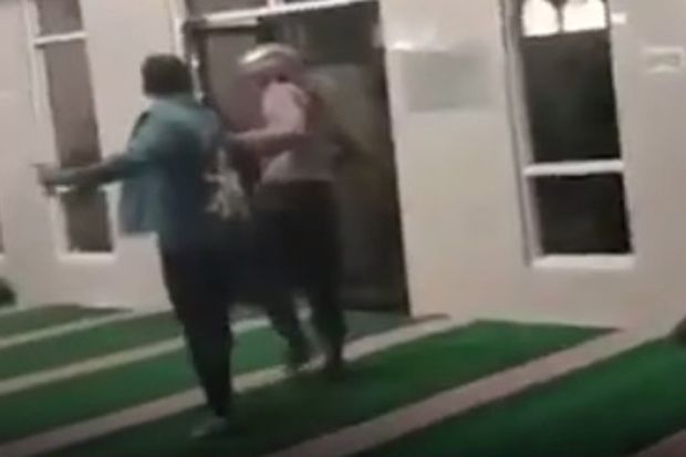 Video Viral Aparat Masuk...