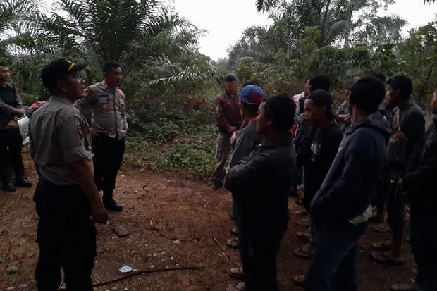 Polisi Tangkap 18 Pekerja...