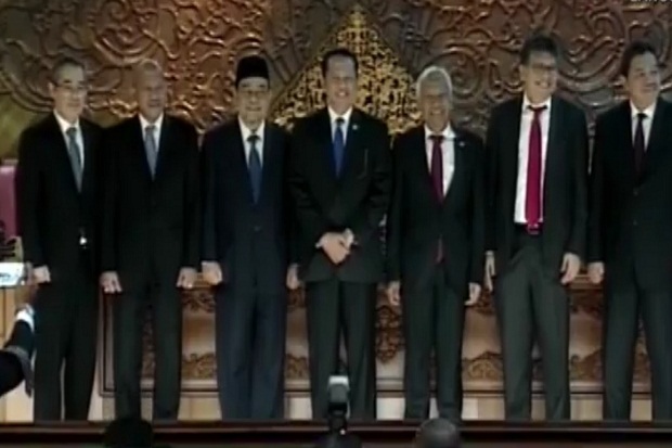DPR Sahkan 5 Calon Anggota...